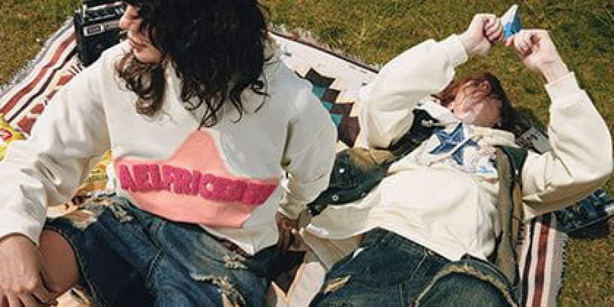 Effortless Streetwear Style: Aelfric Eden Pants and Sweatshirt Combo