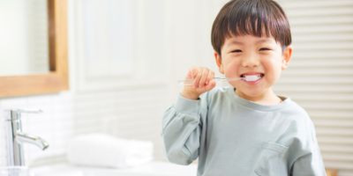 Clear Retainers vs Fixed Retainer: Everything You Need to Know
