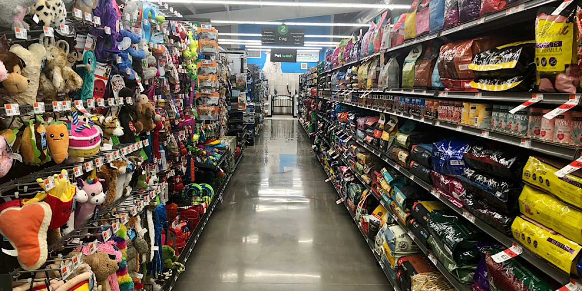How a Wholesale Pet Supplies Distributor Keeps Your Shelves Stocked Year-Round