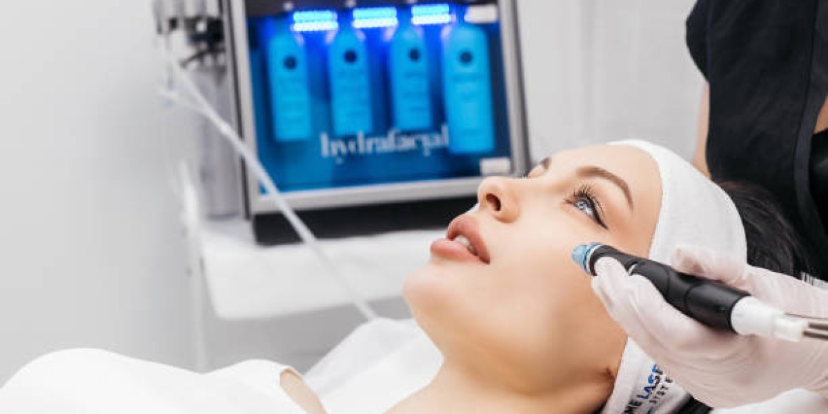 How HydraFacial in Riyadh Helps With Hyperpigmentation