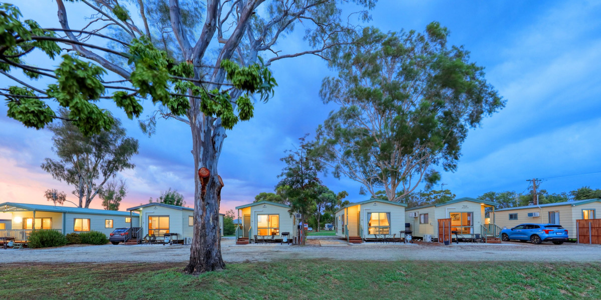 Discover the Thrill and Tranquility of Kerang: Water Skiing at Kangaroo Lake and a Day at Kerang Golf Club