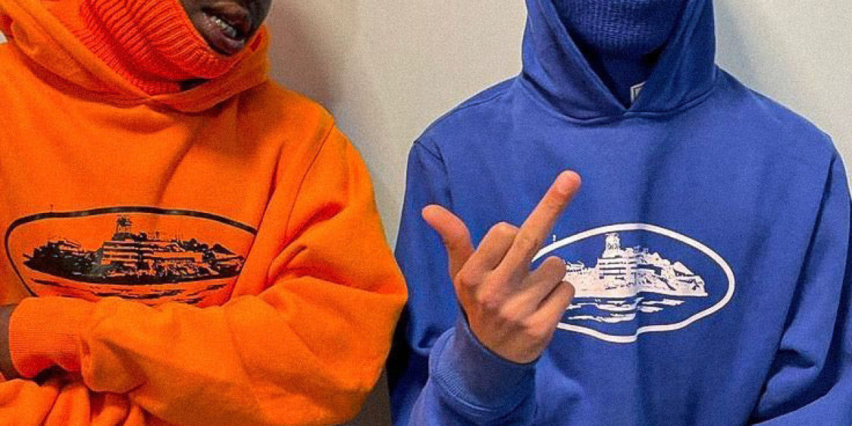 Corteiz Hoodies & Zach Bryan Merch: Unwrap Holiday Sale Savings