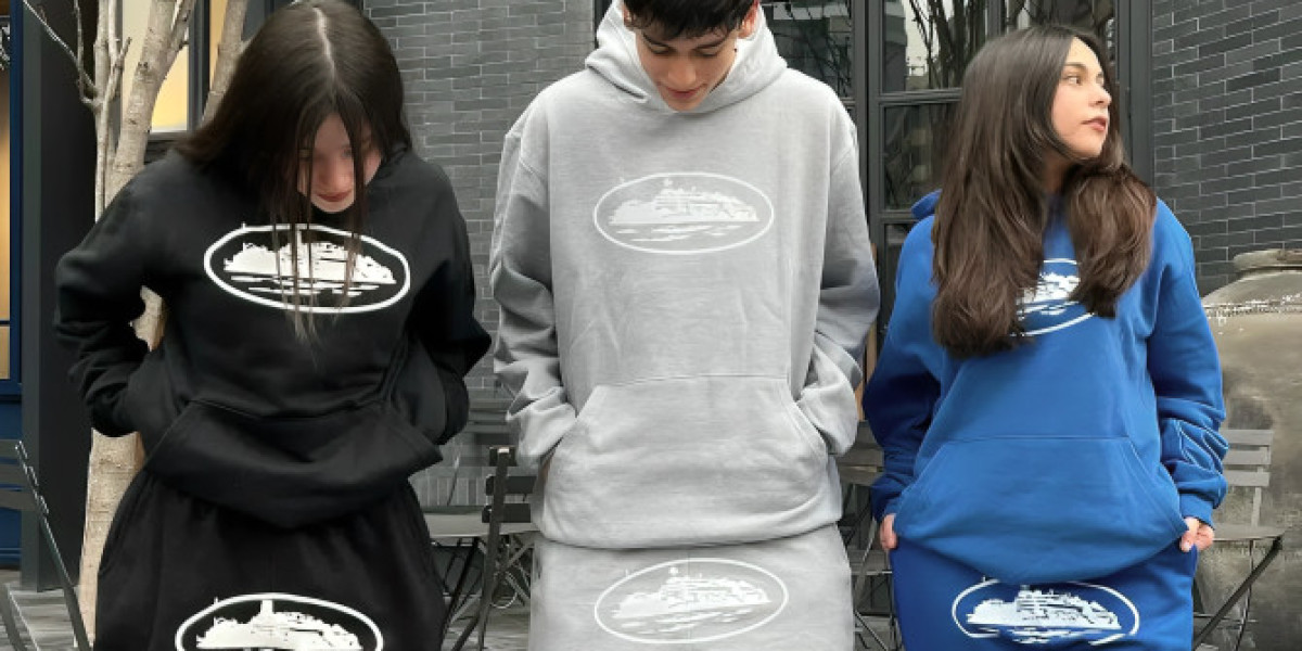 Unwrapping the Season’s Hottest Threads: Your Ultimate Streetwear Christmas Guide