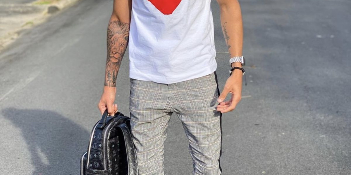 How Comme des Garçons Hoodies Represent Artistic Street Identity